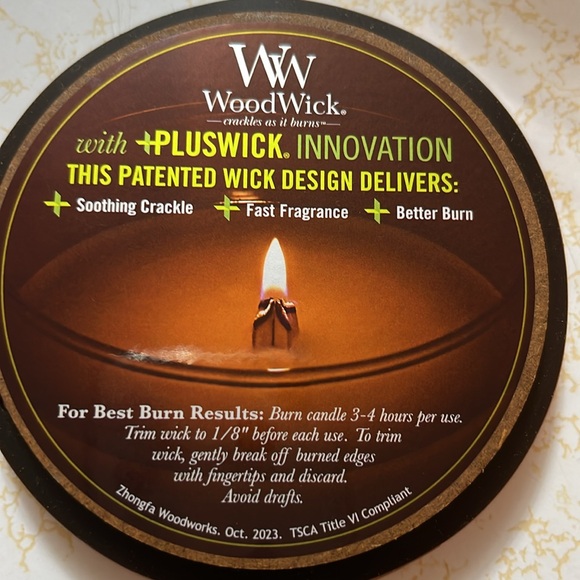 NEW - Woodwick Pink and Cream Candle with Layered Design - Picture 6 of 6